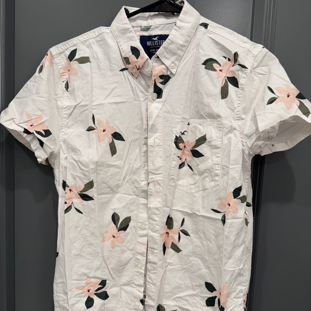 Hollister short sleeve button up